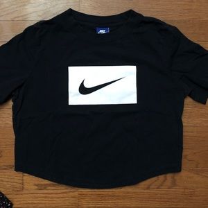 Nike crop shirt size Medium (fits small/med)